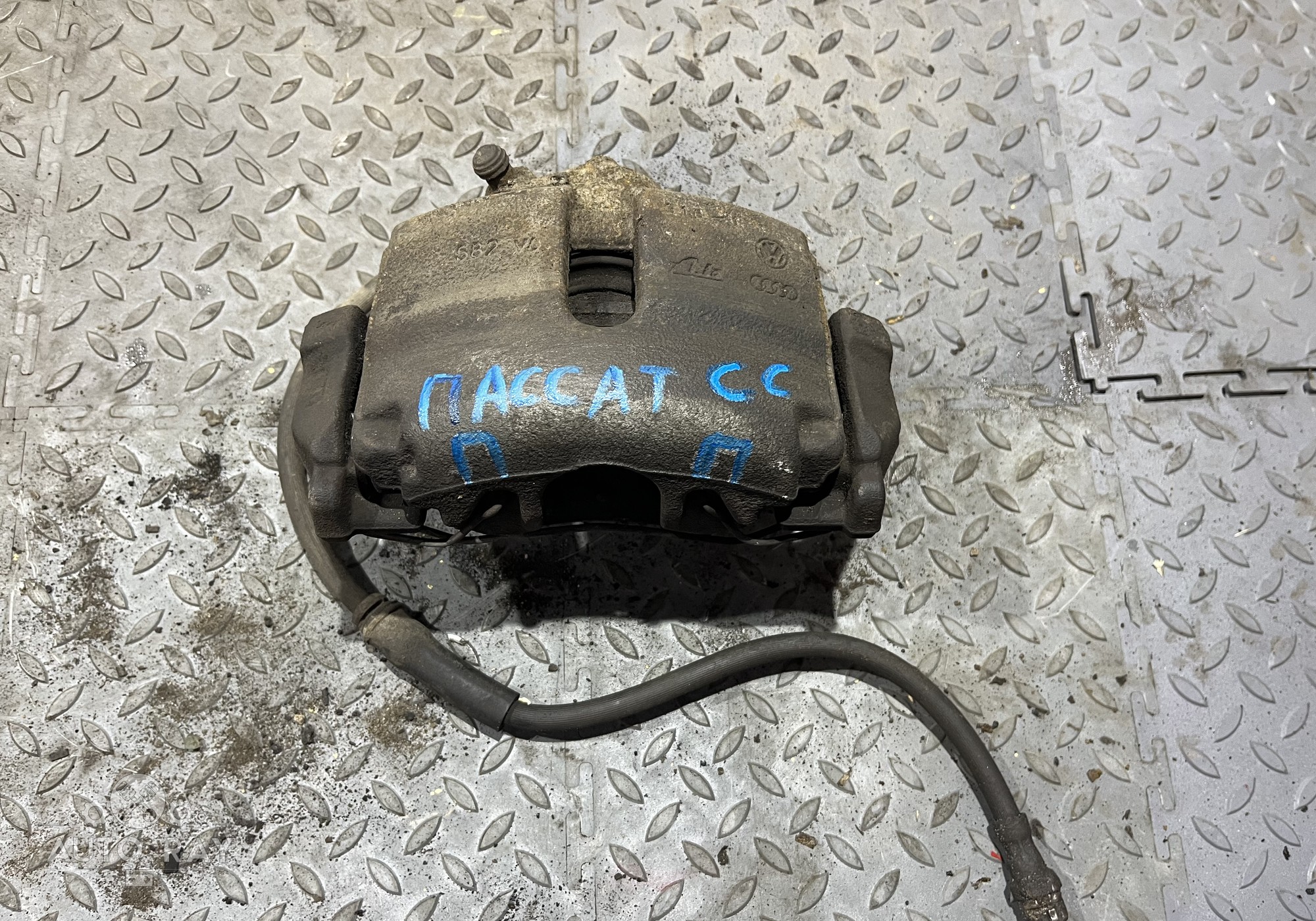 1K0615124E Суппорт передний правый для Volkswagen Touran