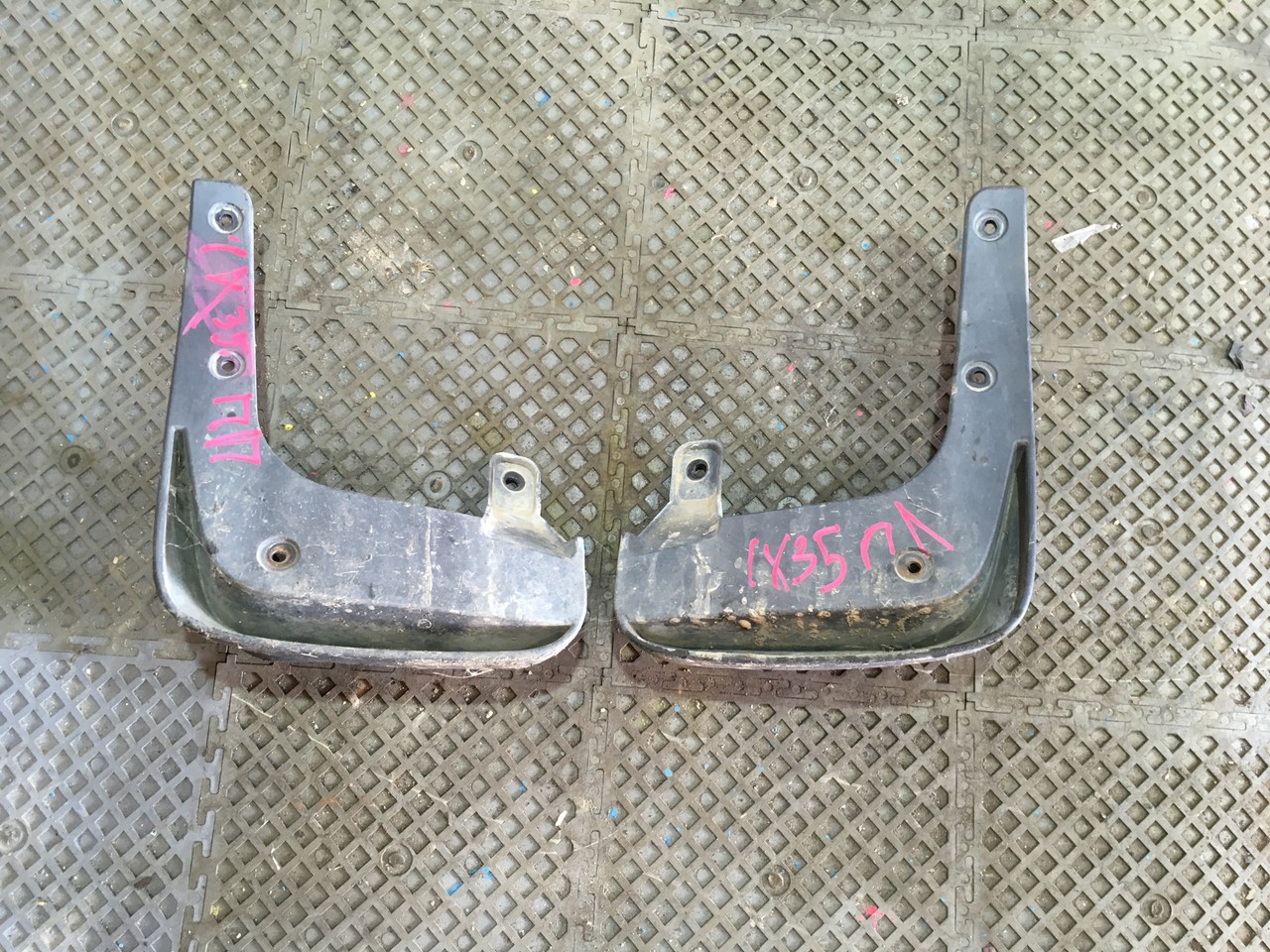 Брызговик передний правый / левый Hyundai ix35