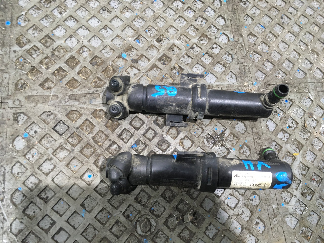 Форсунка омывателя фары правая / левая Audi Q5 8R