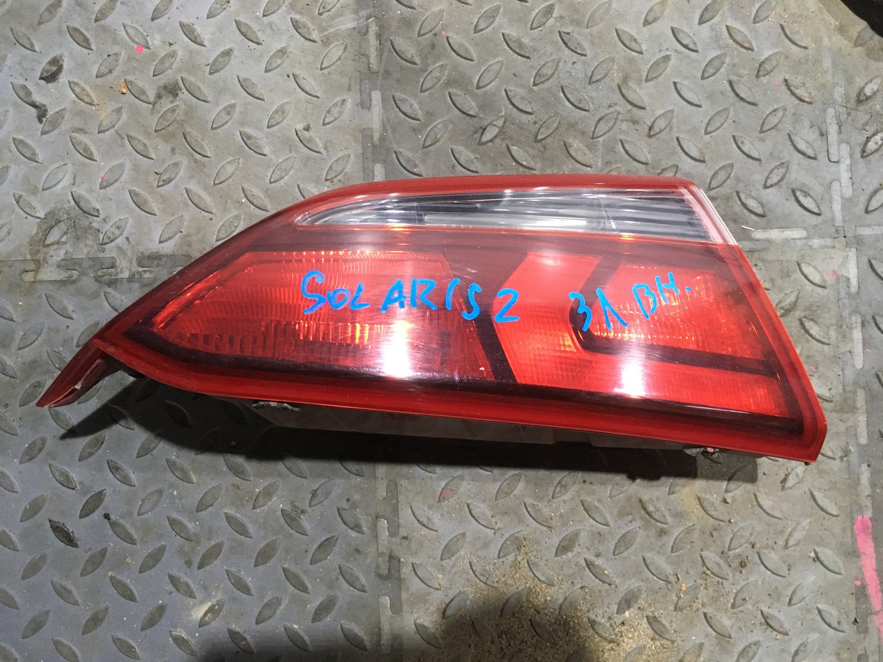 Фонарь задний левый внутренний Hyundai Solaris II