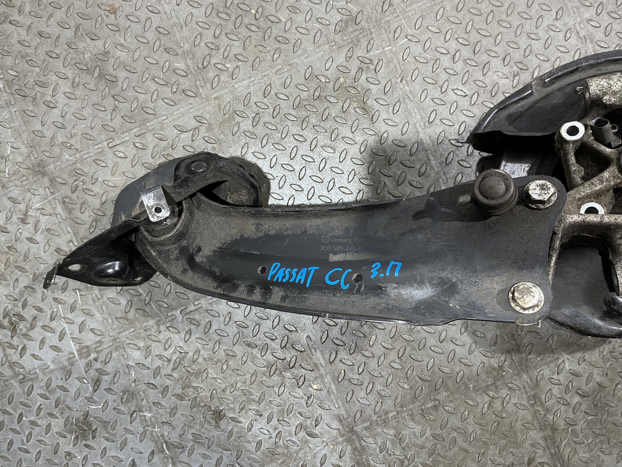 Рычаг задний продольный правый Volkswagen Passat CC