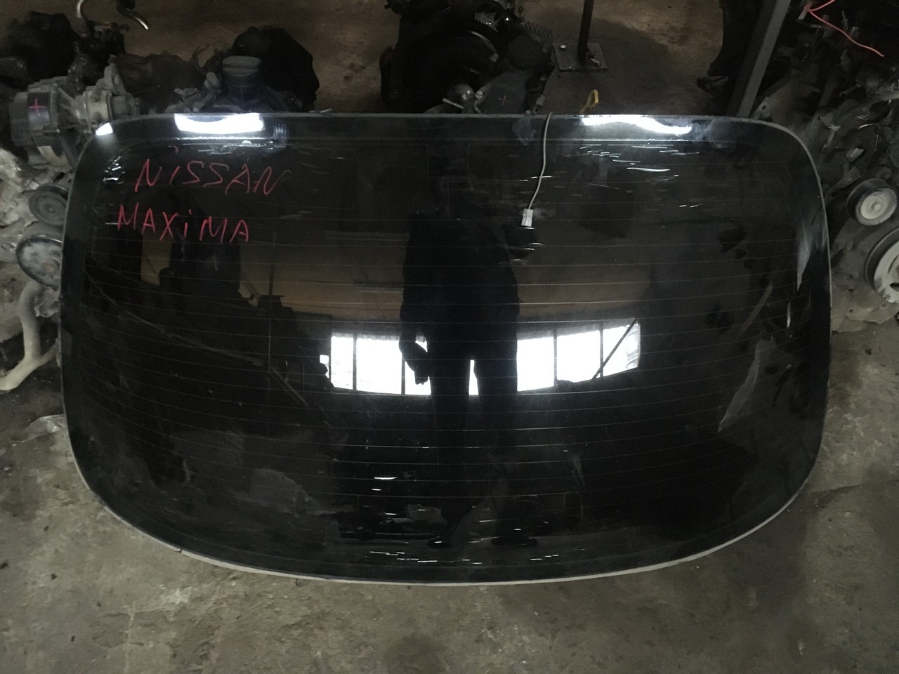 Стекло заднее глухое Nissan Maxima A32