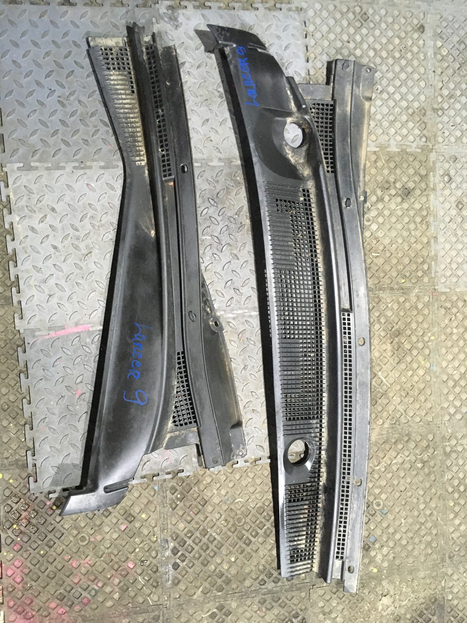 Решетка стеклоочистителя ЖАБО  (планка под лобовое стекло) Mitsubishi Lancer IX