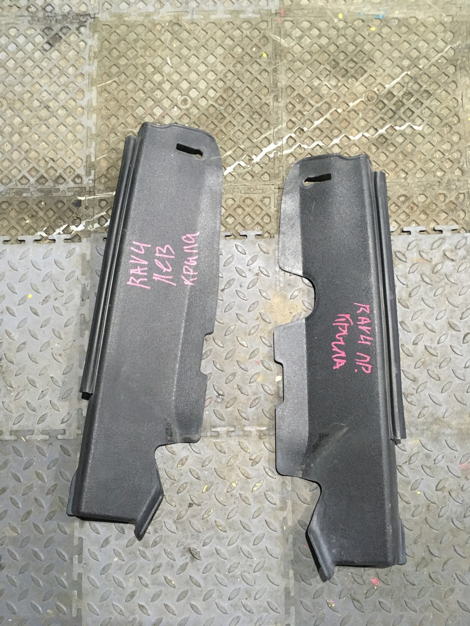 Пыльник крыла правый Toyota RAV4 CA40