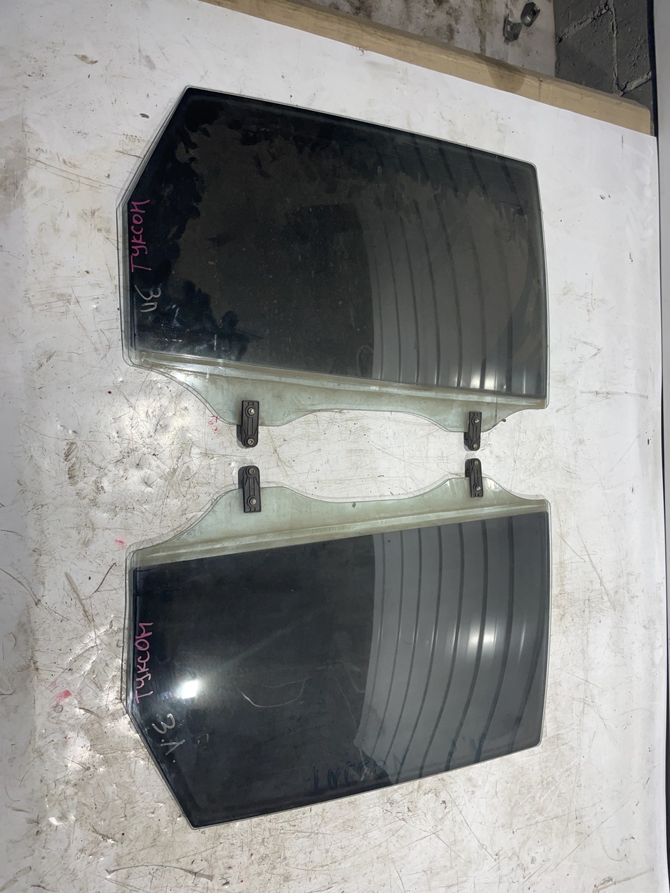 Стекло двери заднее Hyundai Tucson I