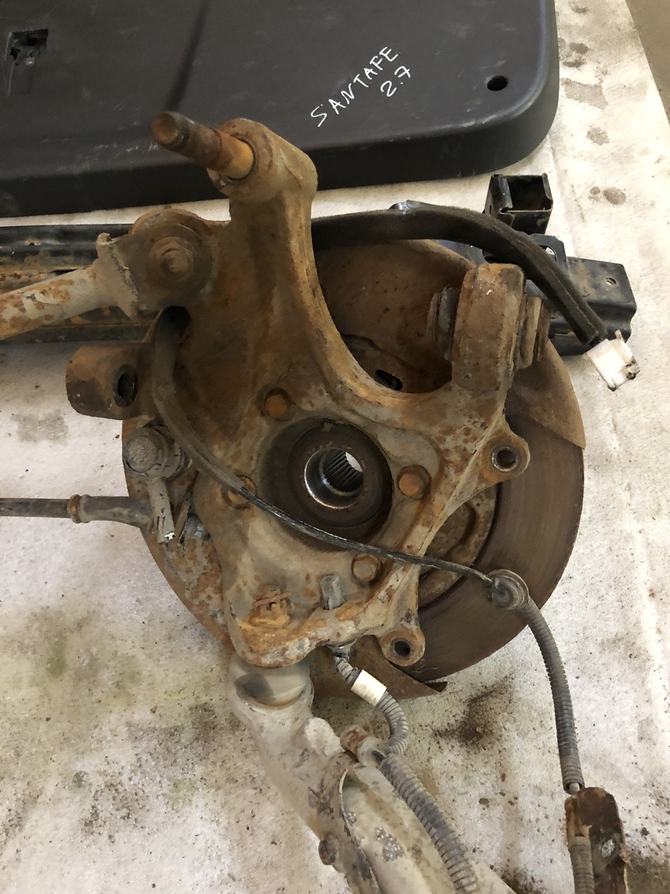 Кулак  задний левый Hyundai Santa Fe II