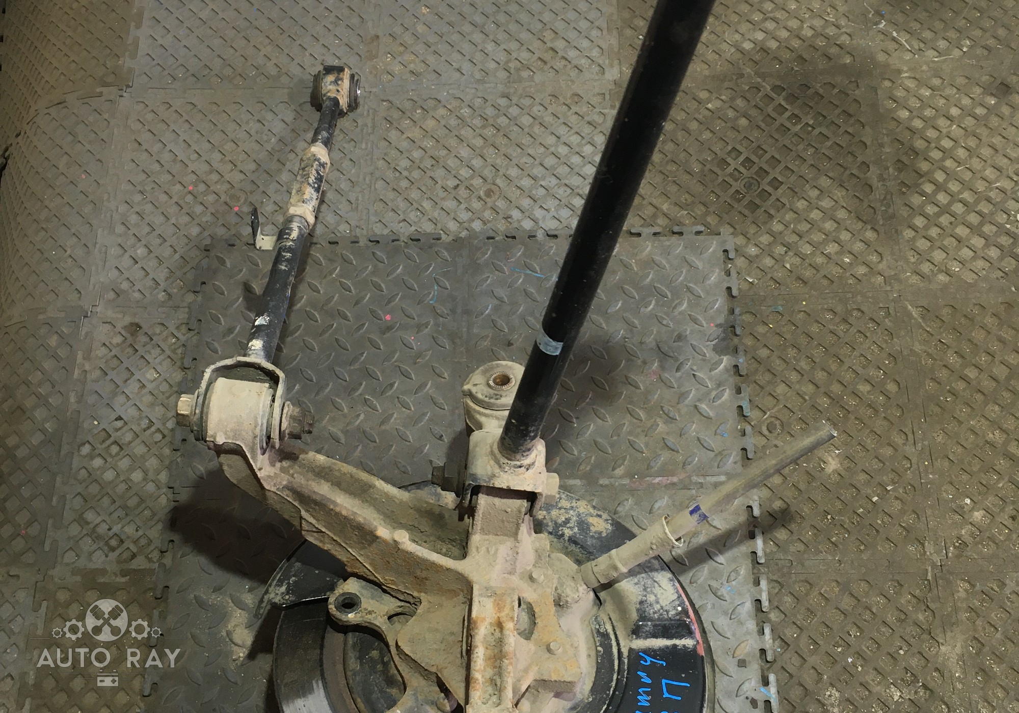4230448010 Кулак задний правый в сборе со ступицей для Toyota Harrier XU10 (с 1998 по 2003)