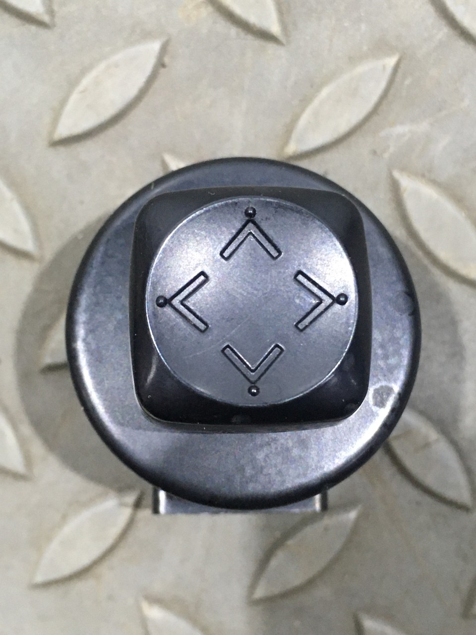 кнопка рулевой колонки Infiniti QX56 II