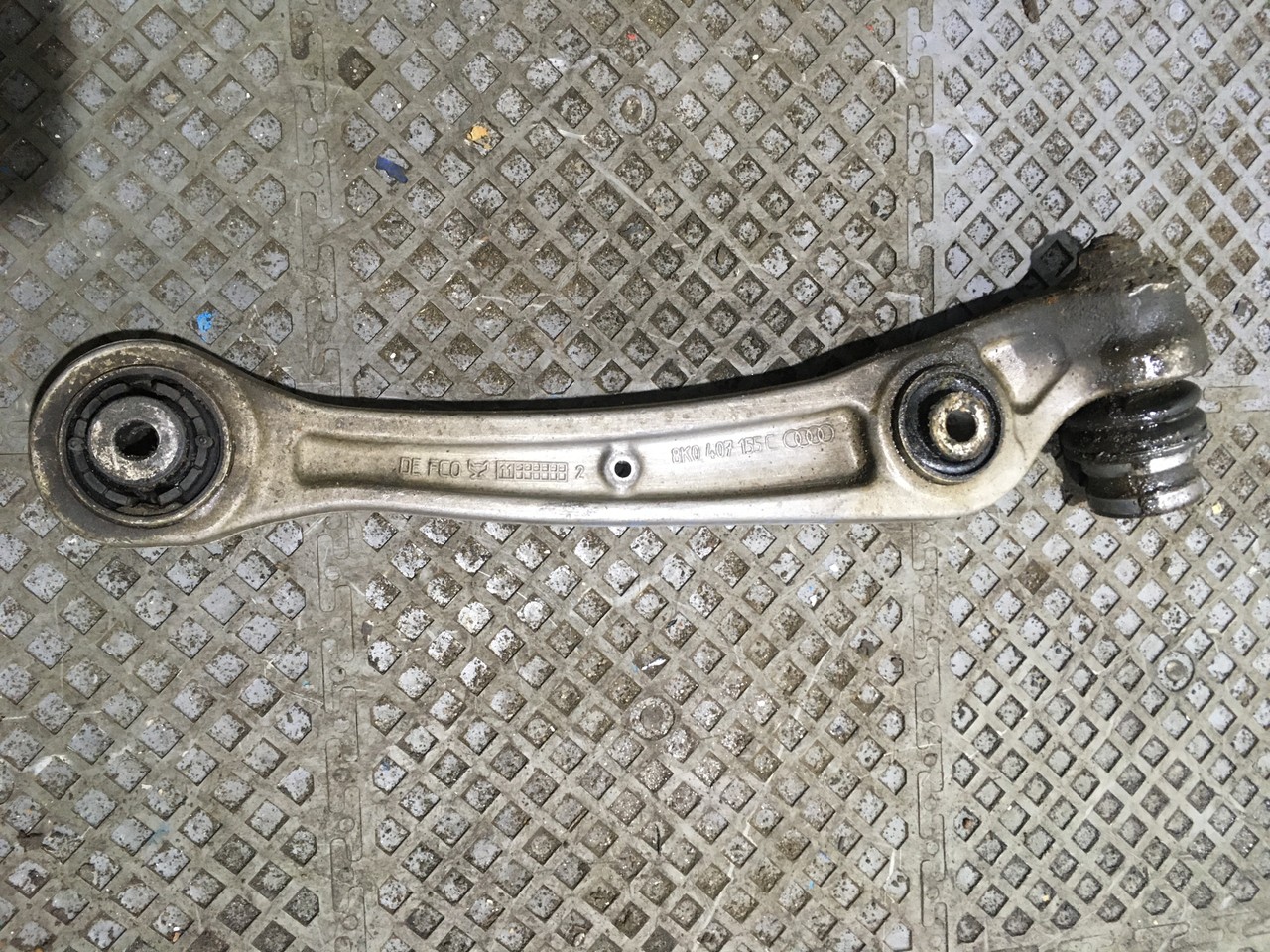 Рычаг передний левый нижний Audi Q5 8R