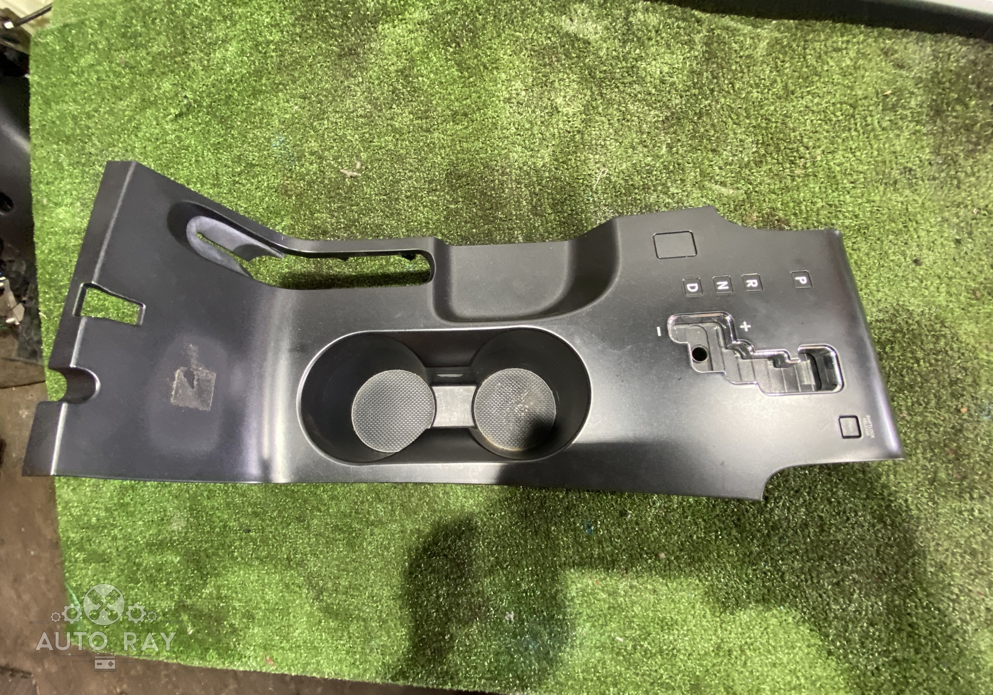 846502Y200 Консоль для Hyundai ix35 (с 2010 по 2015)