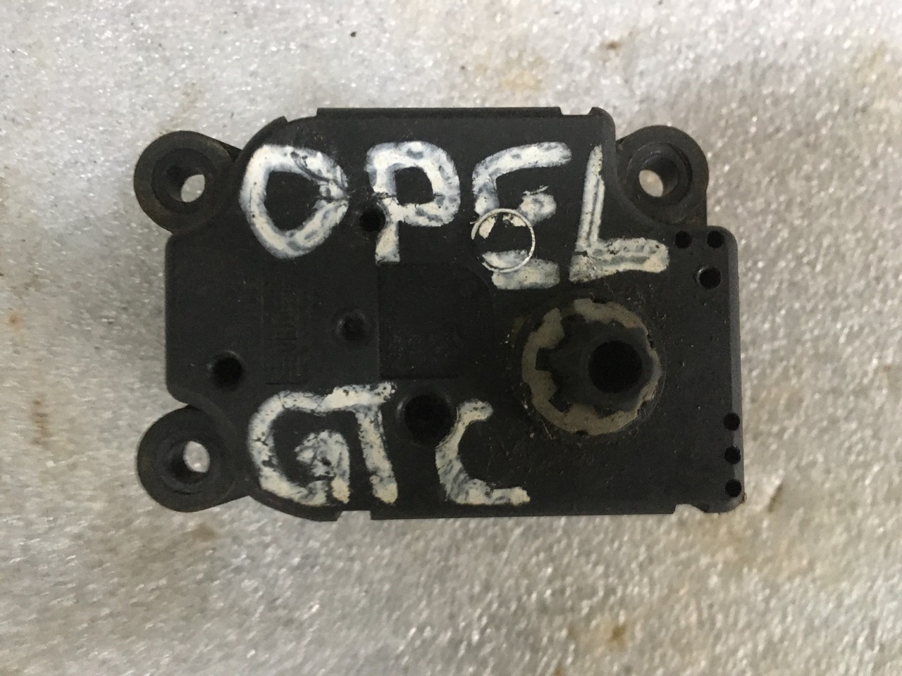 Моторчик привода заслонок отопителя Opel Astra J