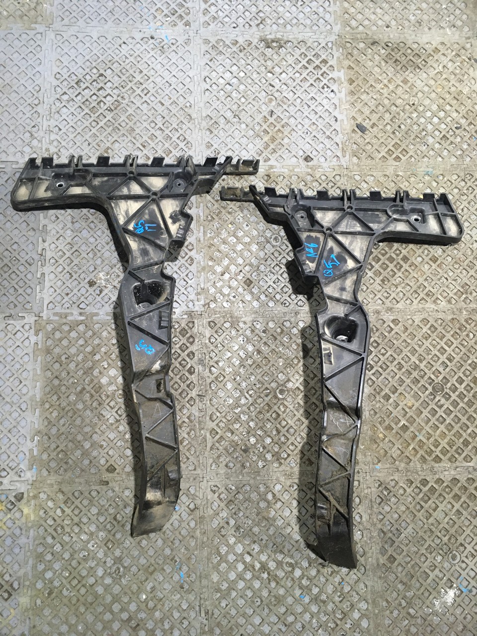 Кронштейн заднего бампера  правый / левый Audi Q5 8R