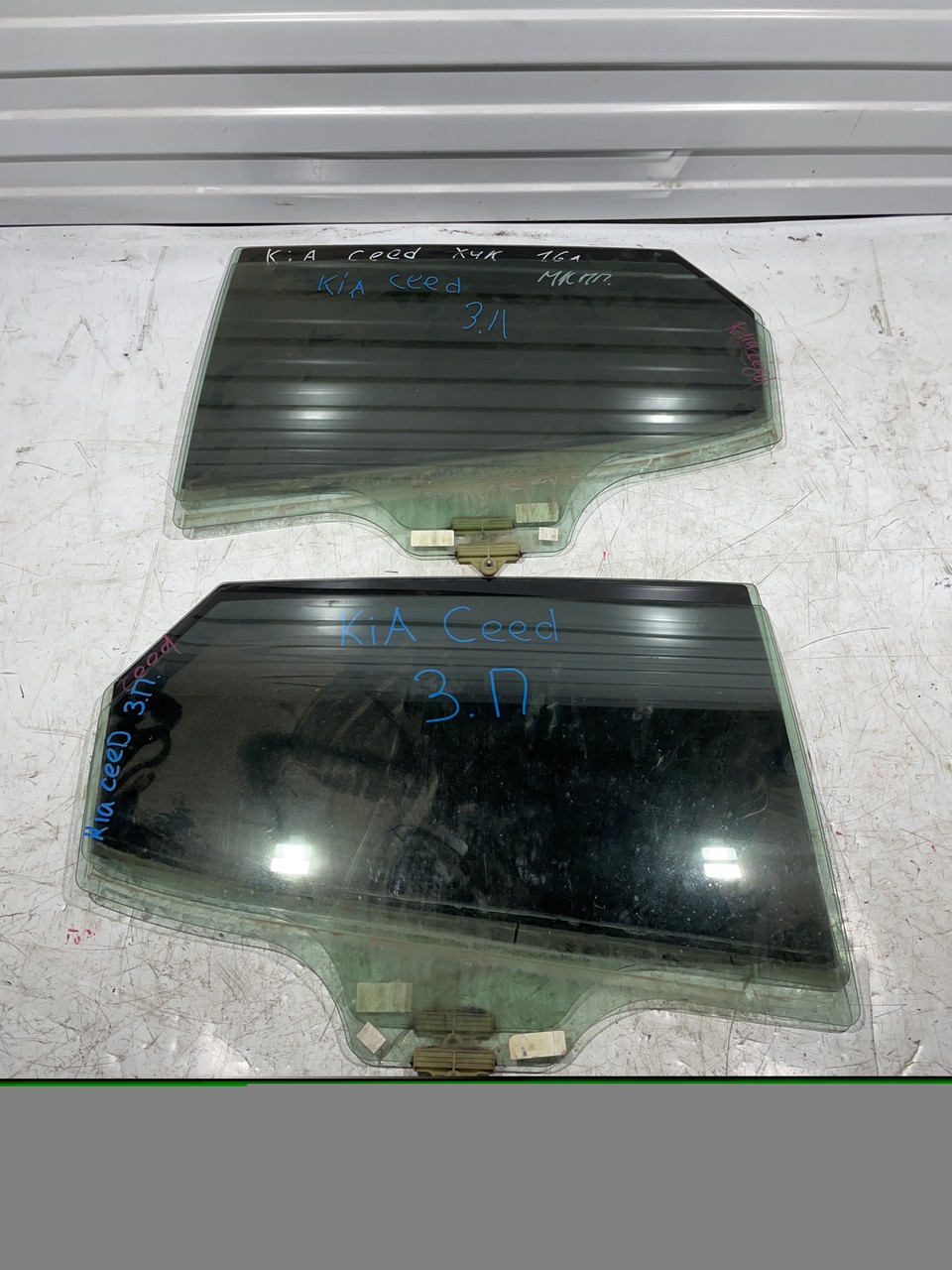 Стекло двери Kia Ceed II