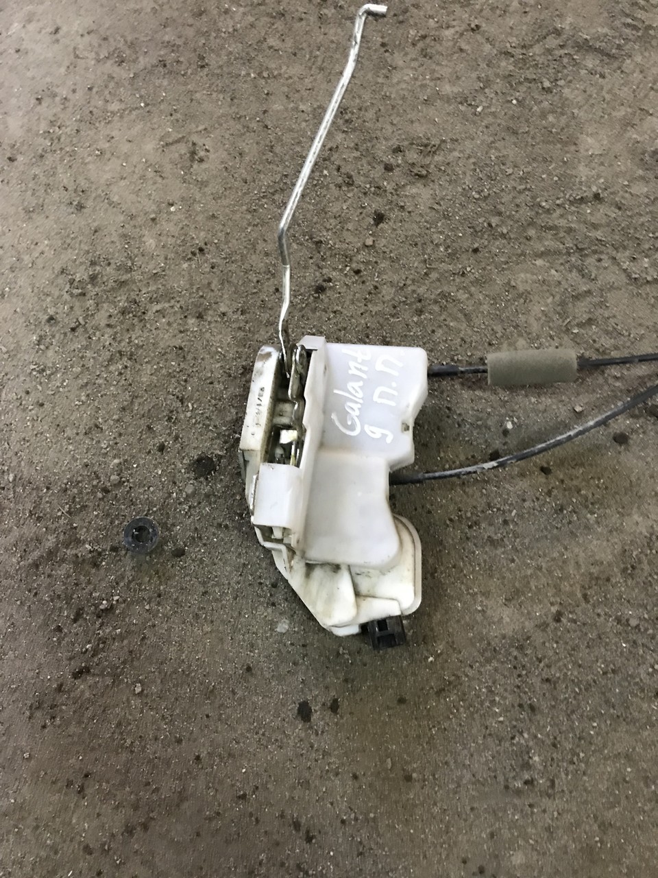 Замок двери передней правой ! Mitsubishi Galant IX