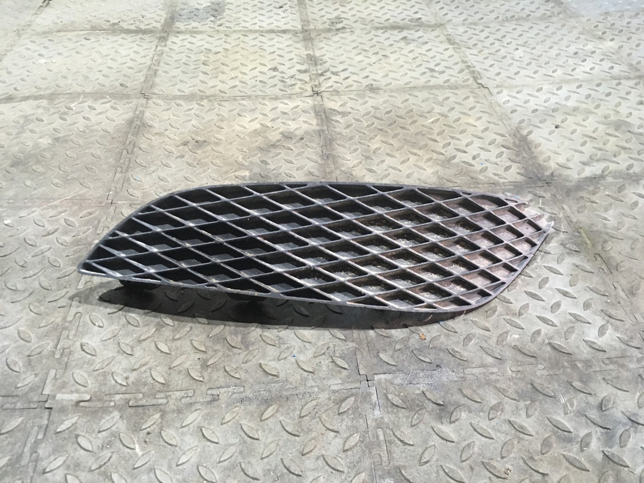 Решетка в бампер правая Opel Astra H