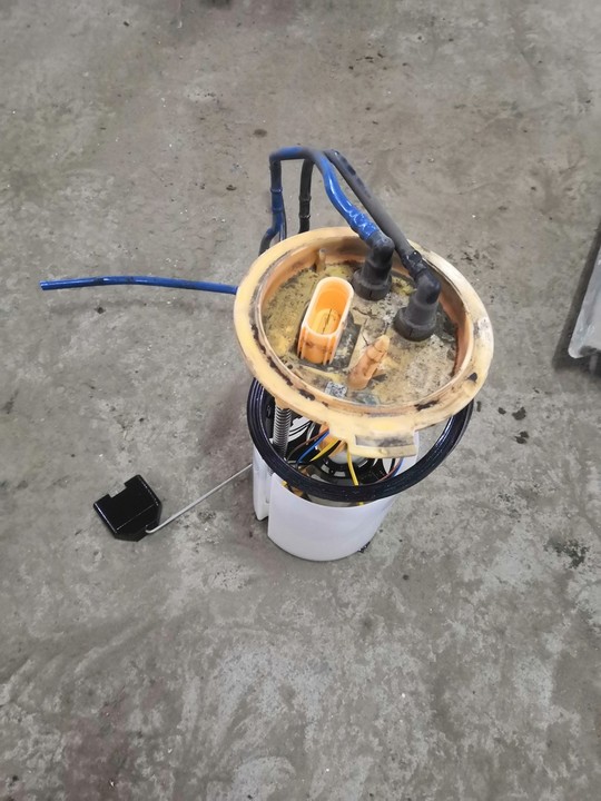 Насос топливный Volkswagen Passat B6