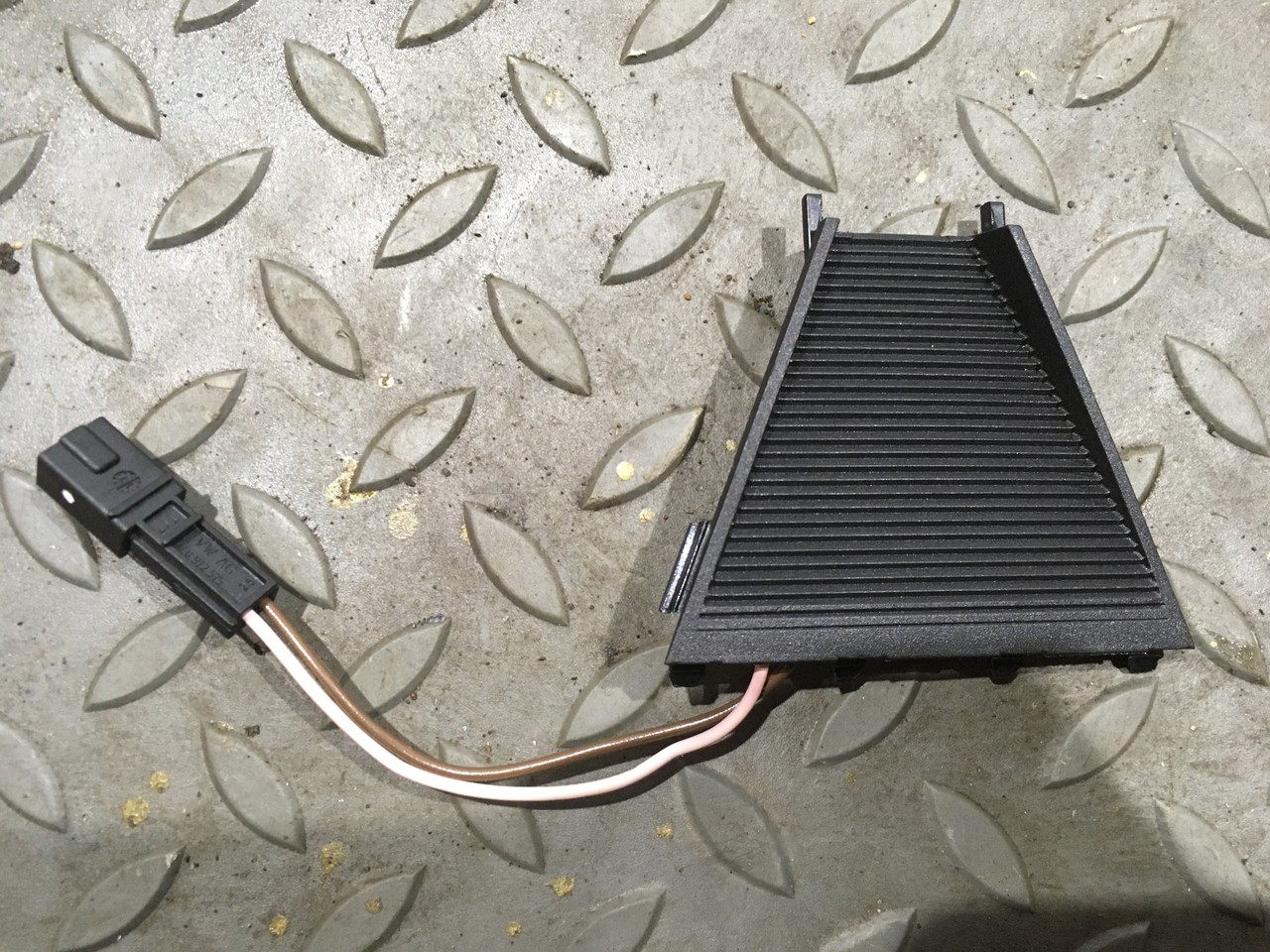 Электронный блок / Подогрев камеры лобового стекла Volkswagen Tiguan II