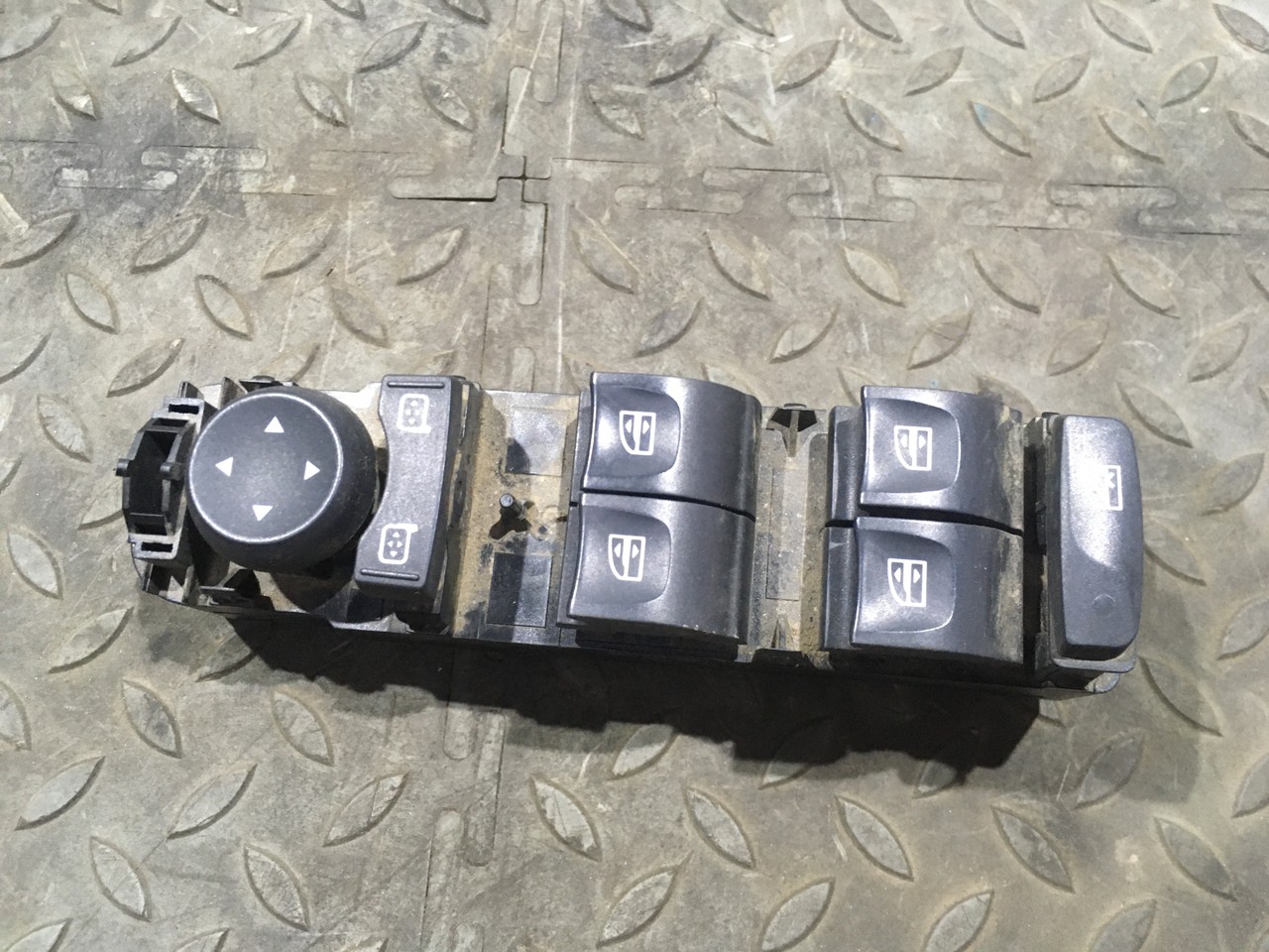 Блок управления стеклоподъемниками Renault Megane III