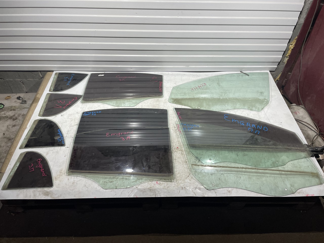 Стекло двери Geely Emgrand EC7