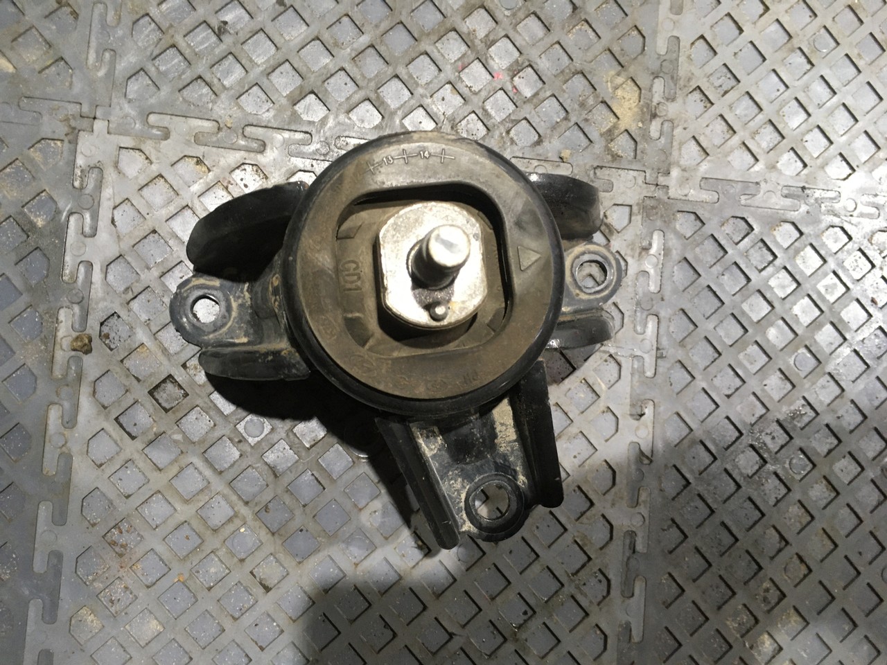 Опора двигателя правая Kia Ceed II