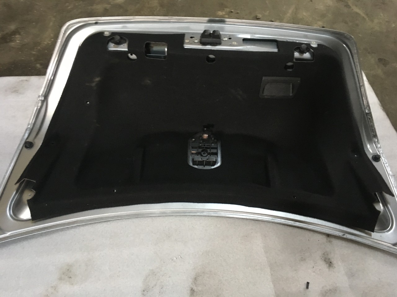 Обшивка крышки багажника Mercedes-Benz C-class W204