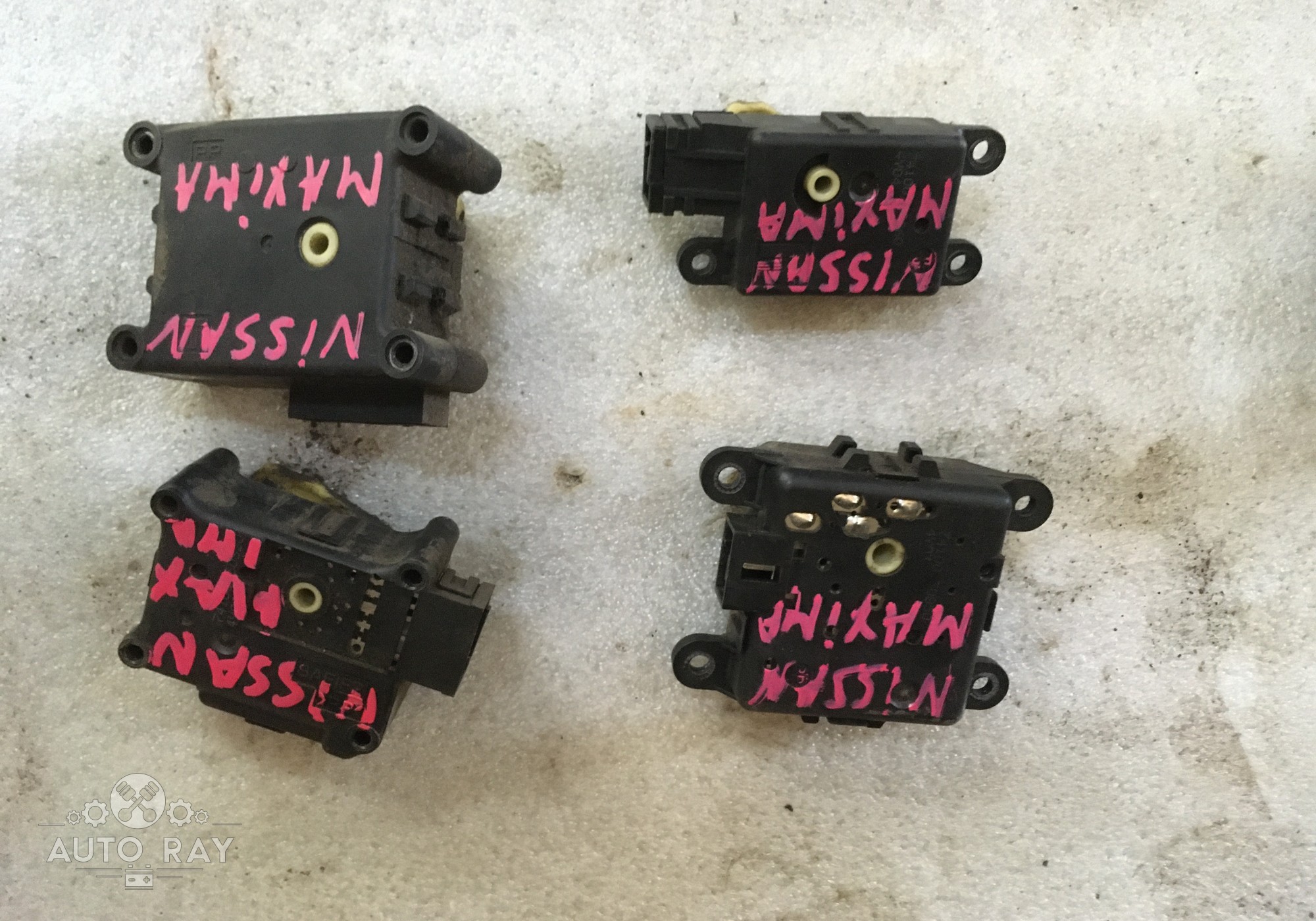 7400034860 Моторчик привода заслонок отопителя для Nissan Maxima A32 (с 1995 по 2000)