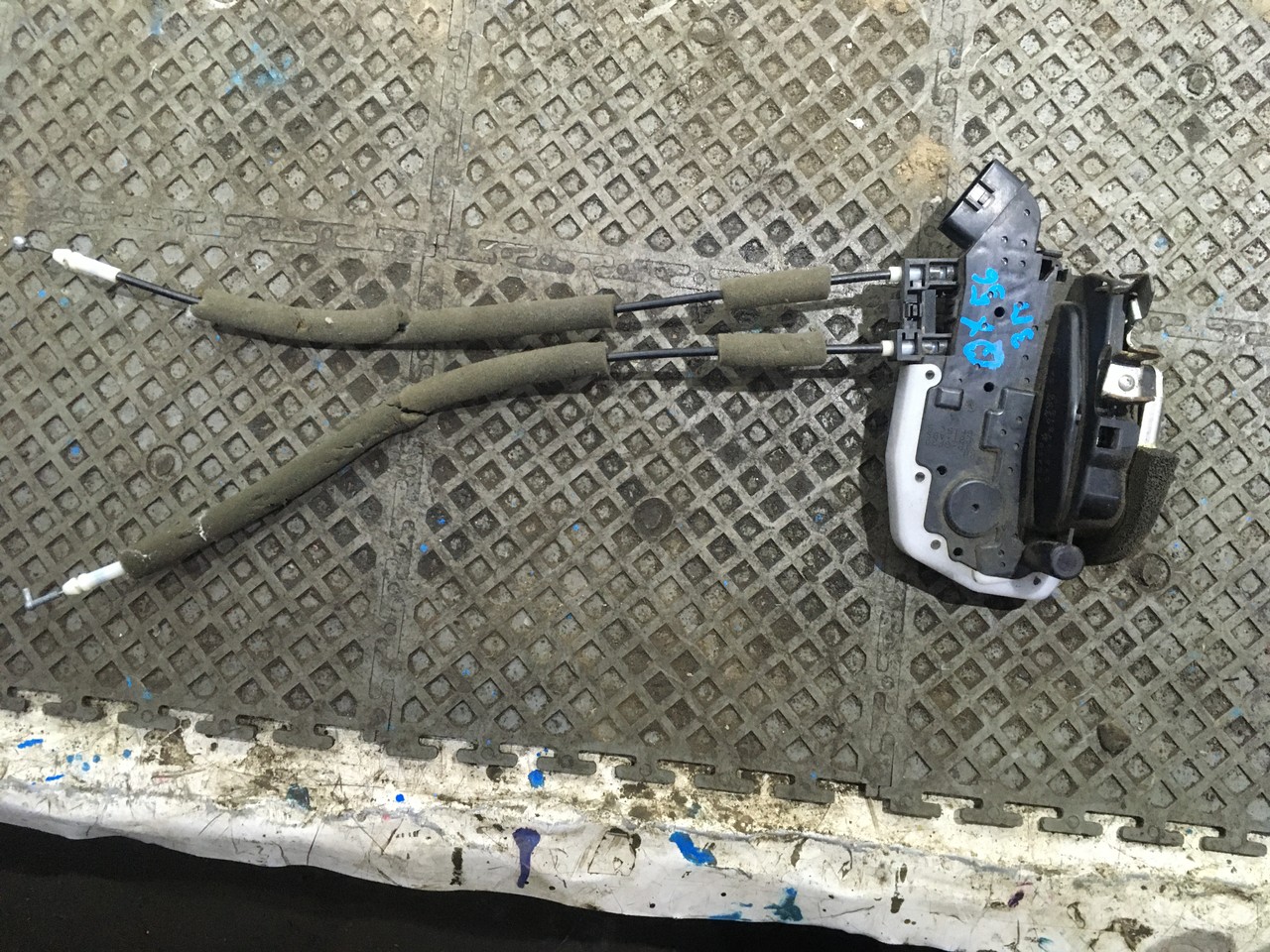 Замок задний правый Infiniti QX56 II