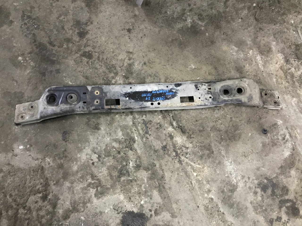 Балка подрадиаторная (опора радиатора) Ford Transit VII