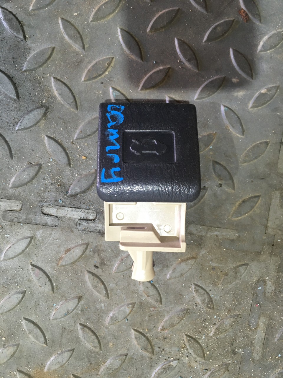 Ручка открывания капота Toyota Camry XV50