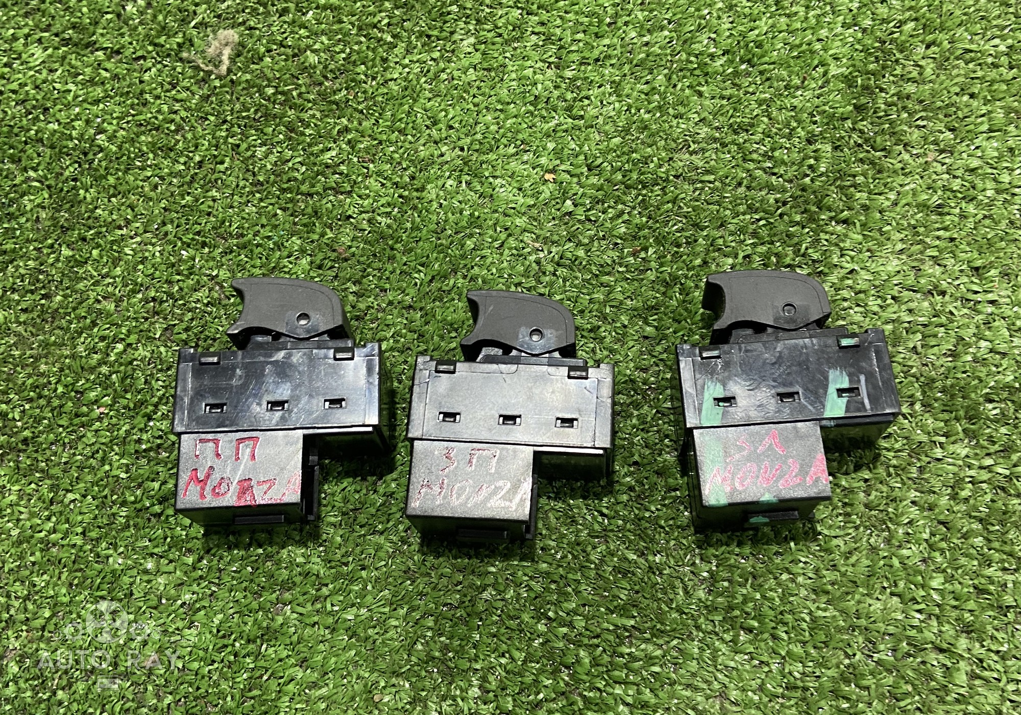 26215596 Кнопка стеклоподъемника для Chevrolet Monza II (с 2019)