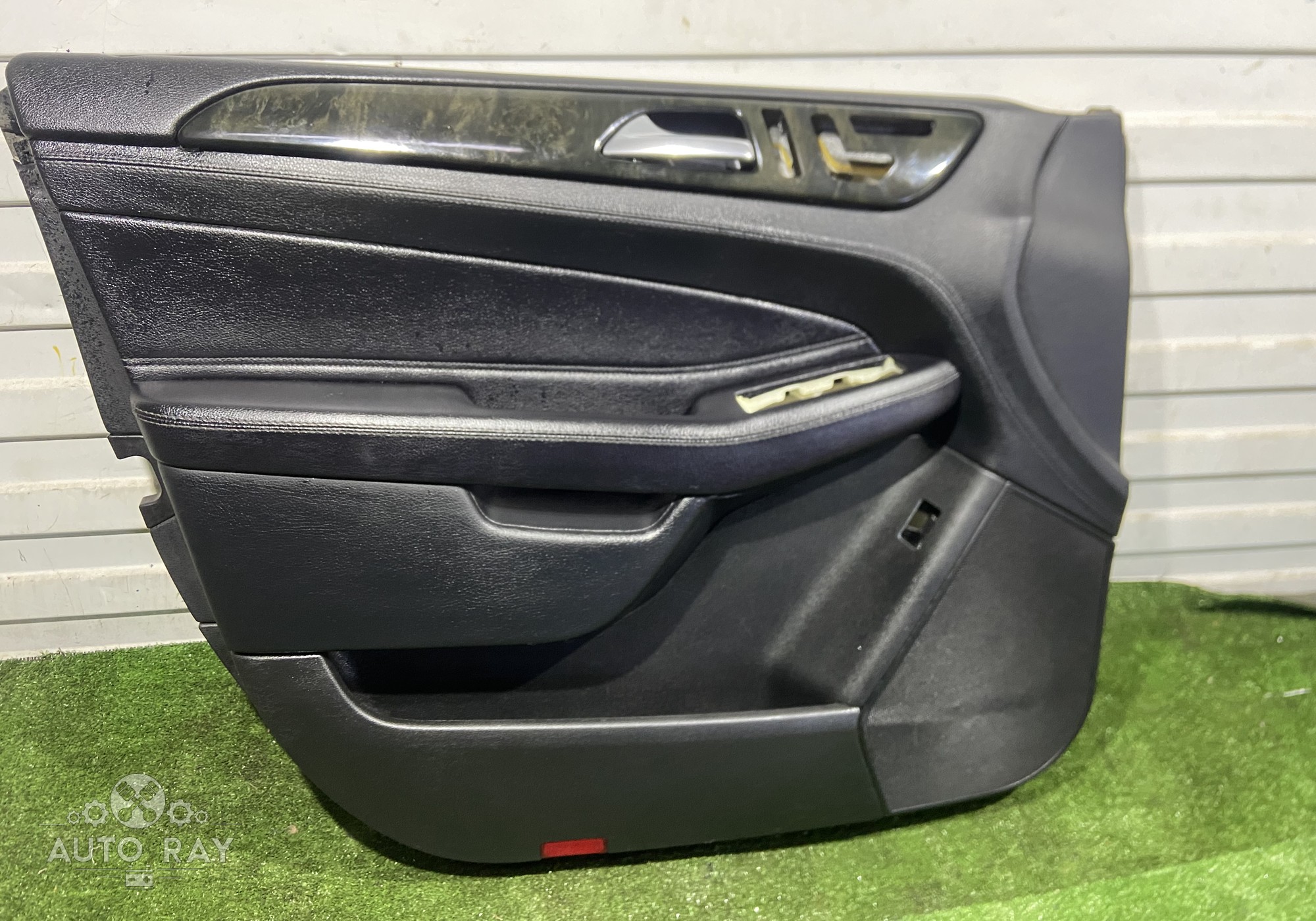 A1667207901 Обшивка двери передняя левая для Mercedes-Benz GLE W166 (с 2015 по 2018)