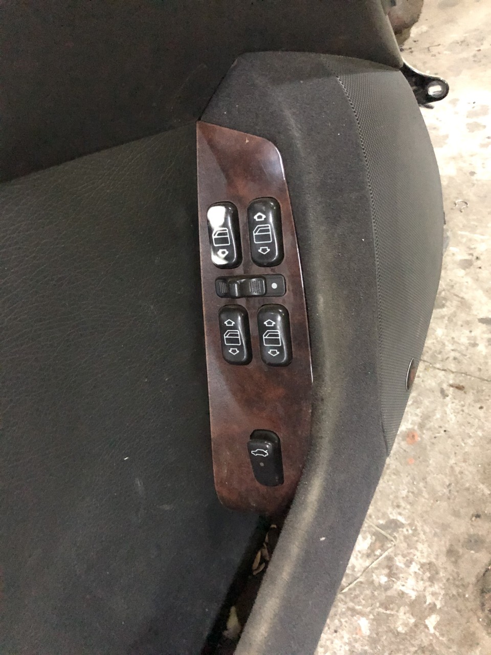Блок управления стеклоподъемниками Mercedes-Benz S-class W220