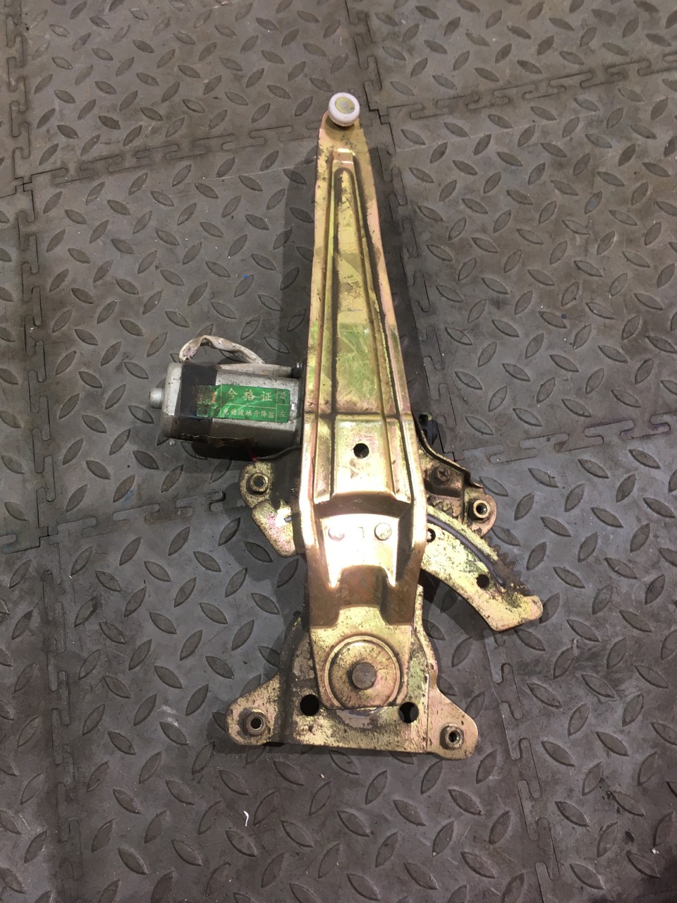 Стеклоподъемник электрический задний левый Geely MK