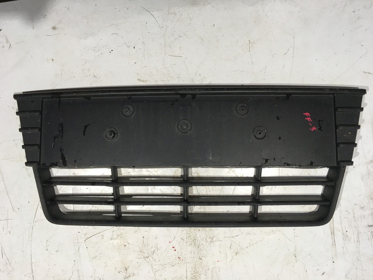 Решетка в бампер ЦЕНТРАЛЬНАЯ Ford Focus III