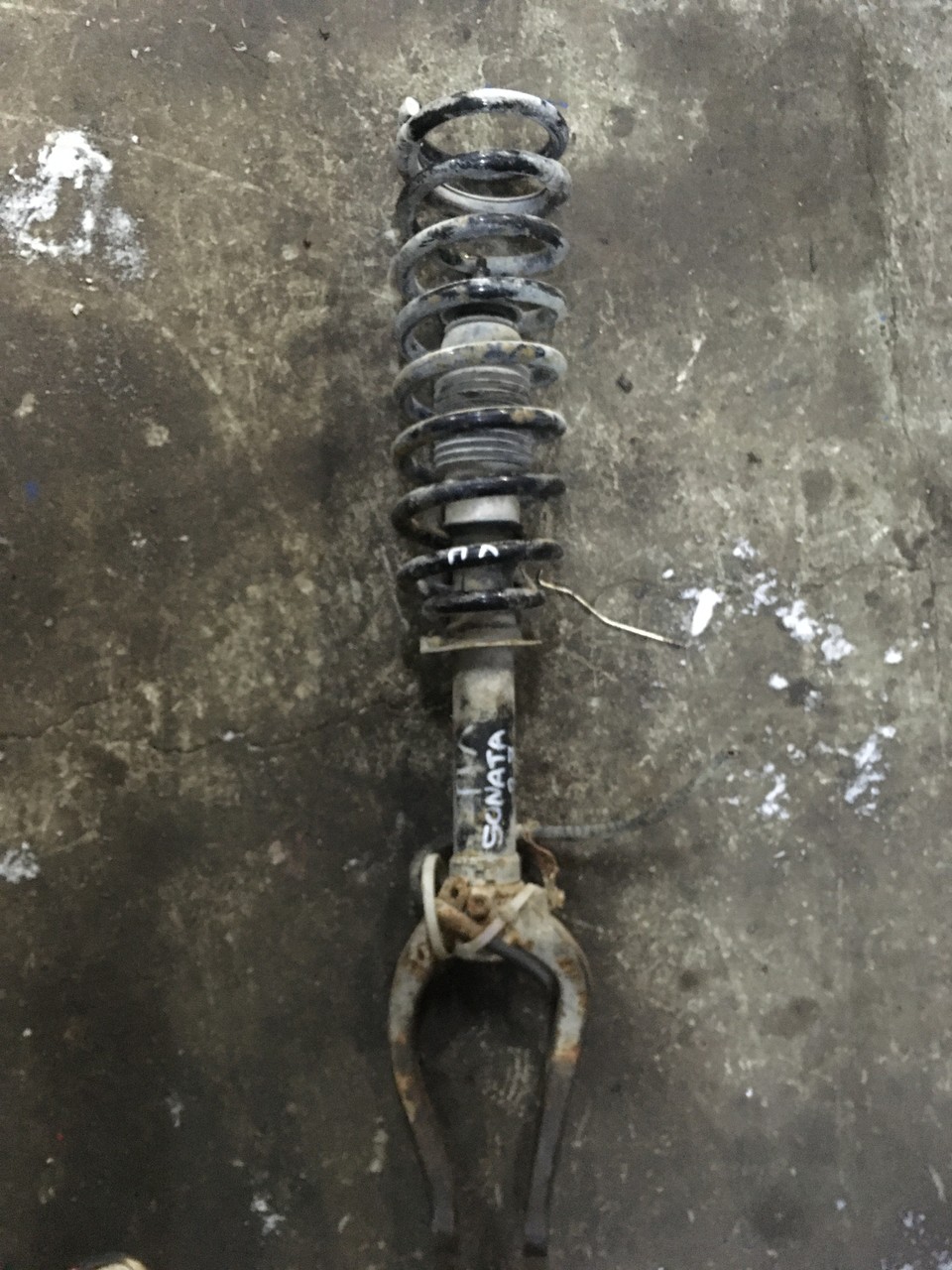 Амортизатор передний левый с кулаком Hyundai Sonata IV EF