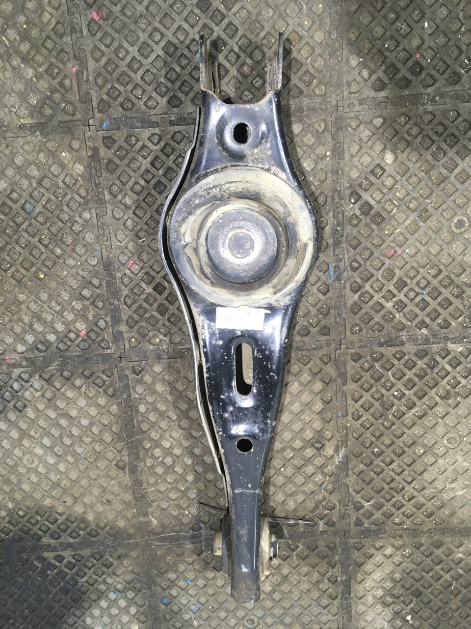 Рычаг задний поперечный правый  под пружину Hyundai Santa Fe III