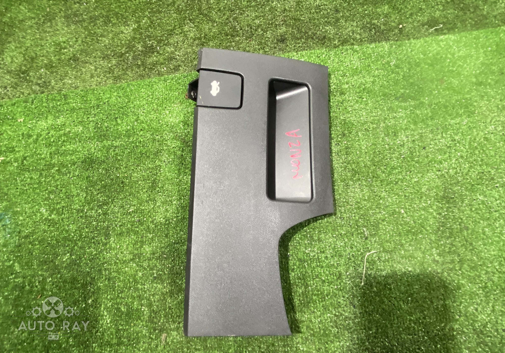 26675196 Накладка декоративная в торпедо под рулевой колонкой для Chevrolet Monza II (с 2019)