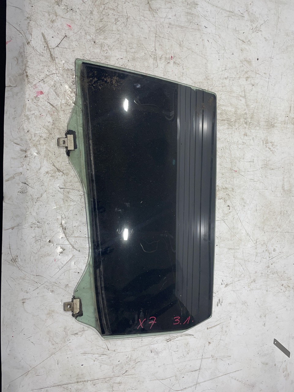 Стекло двери заднее левое Geely Emgrand X7
