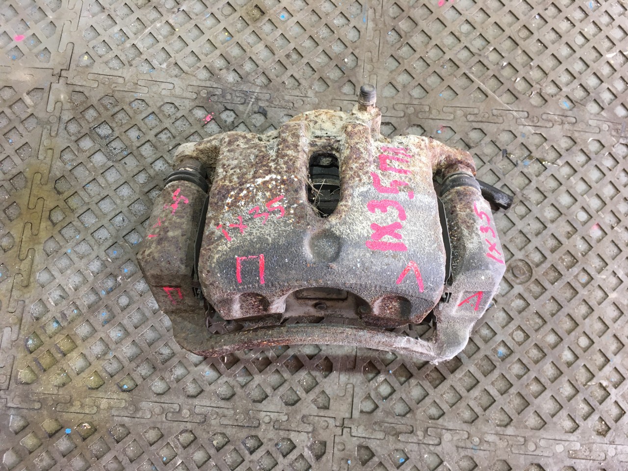 Суппорт передний левый Hyundai ix35