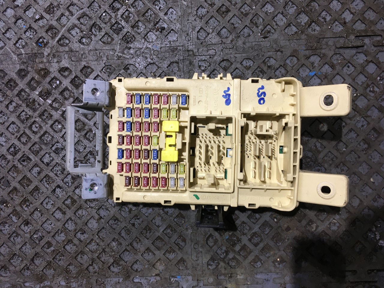 Блок предохранителей салонный Hyundai Solaris II