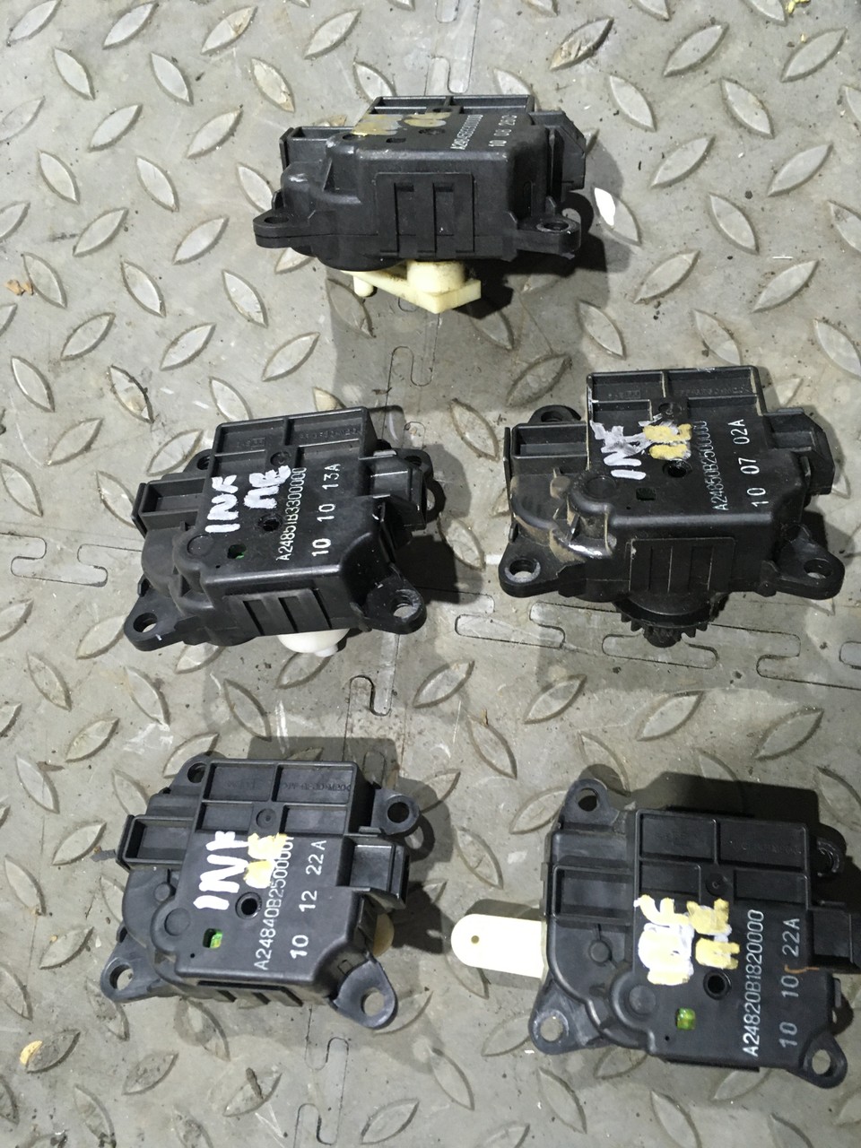 Моторчик привода заслонок отопителя Infiniti QX56 II