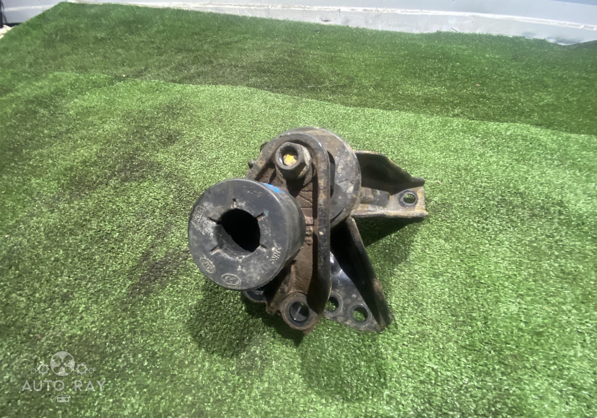 218102S000 Опора двигателя для Hyundai ix35