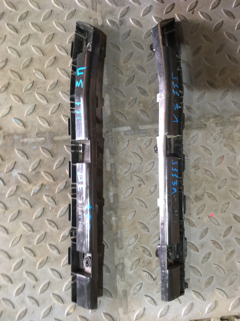 Кронштейн заднего бампера правый / левый Nissan Qashqai J11