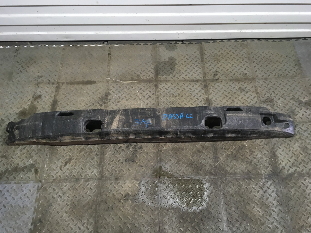 Наполнитель заднего бампера Volkswagen Passat CC