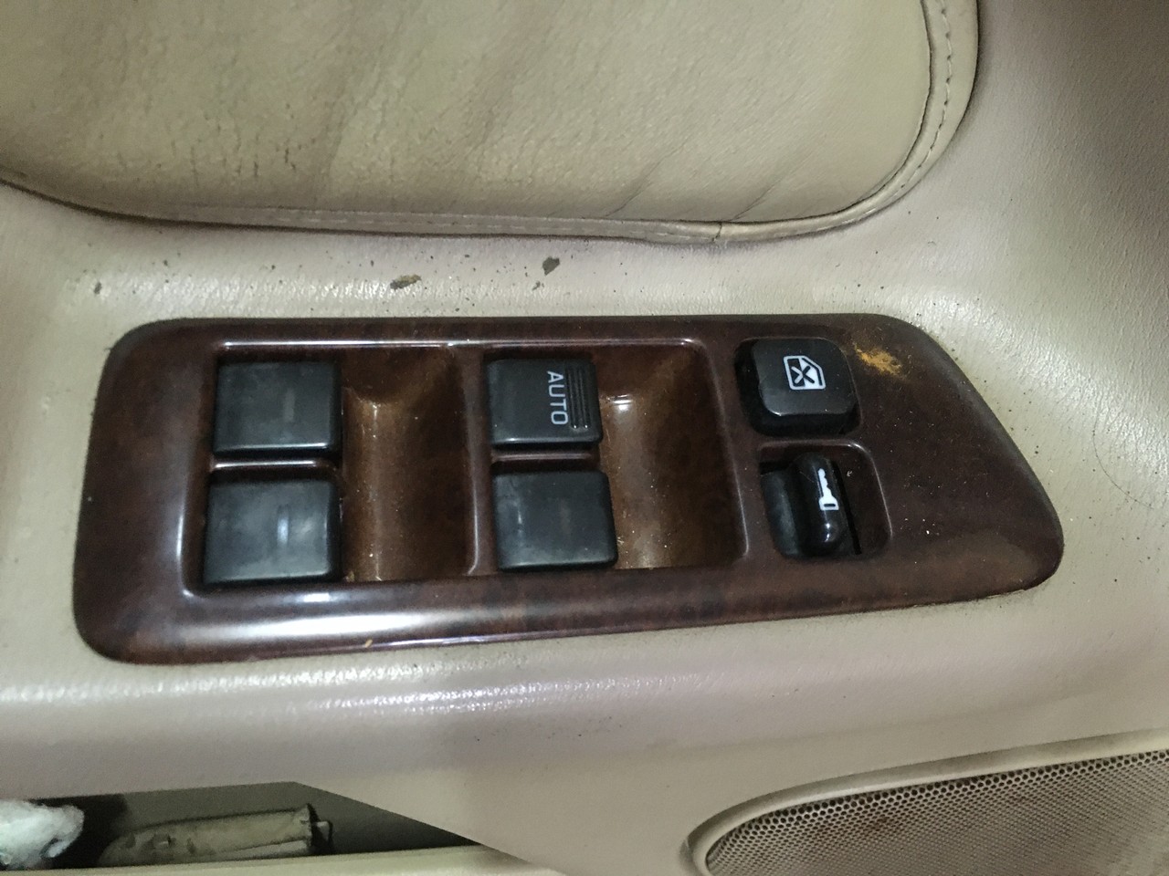 Блок управления стеклоподъемниками Nissan Maxima A32