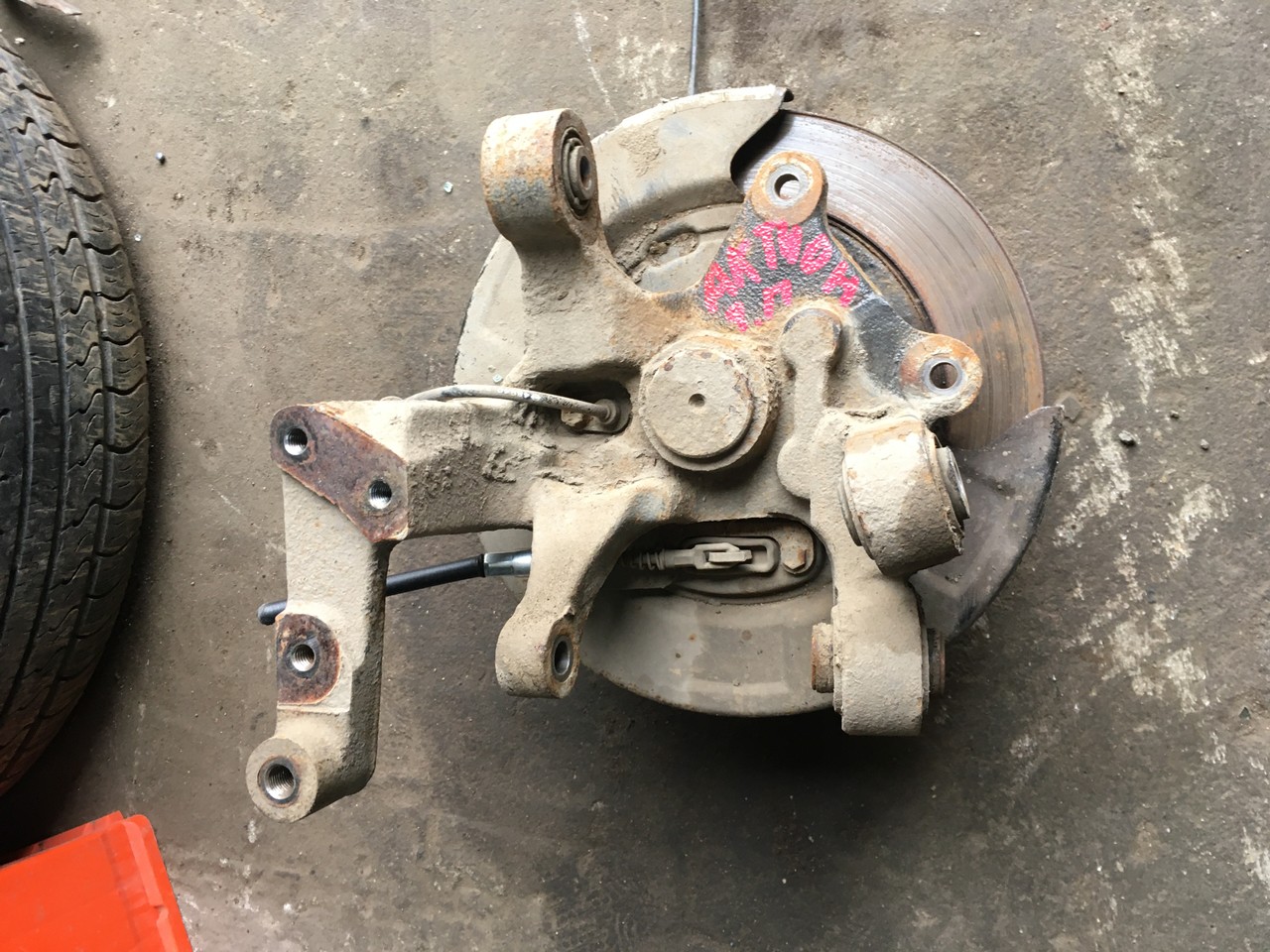 Кулак поворотный задний правый со ступицей SsangYong Actyon II