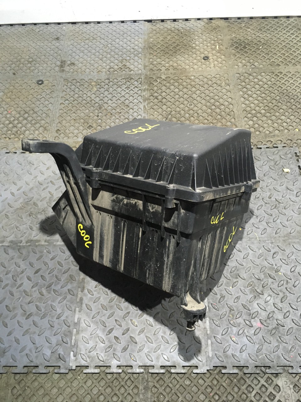 Воздушный фильтр / Корпус Geely Coolray