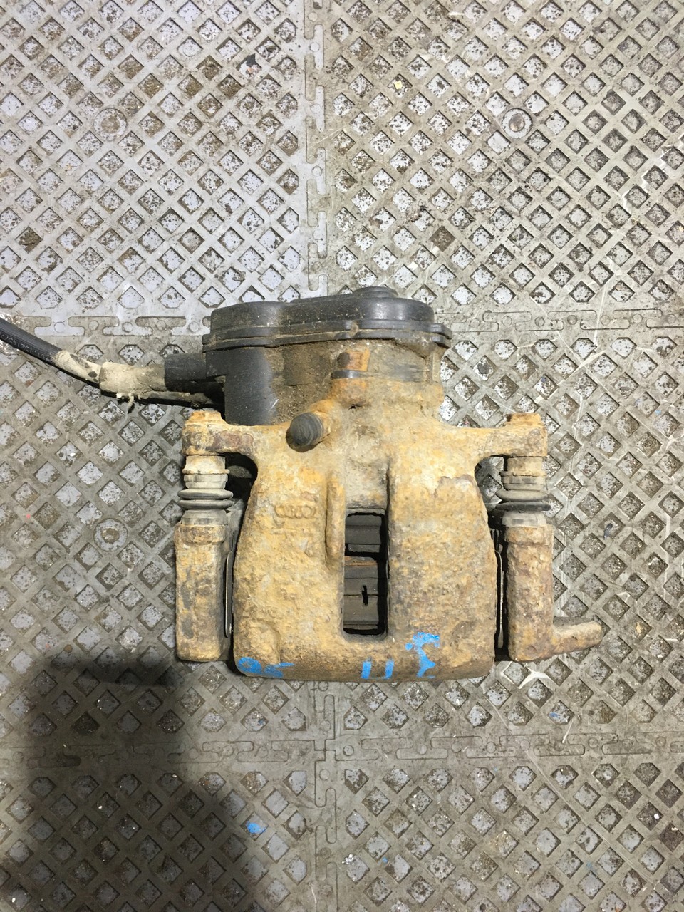 Суппорт задний правый в сборе Audi Q5 8R