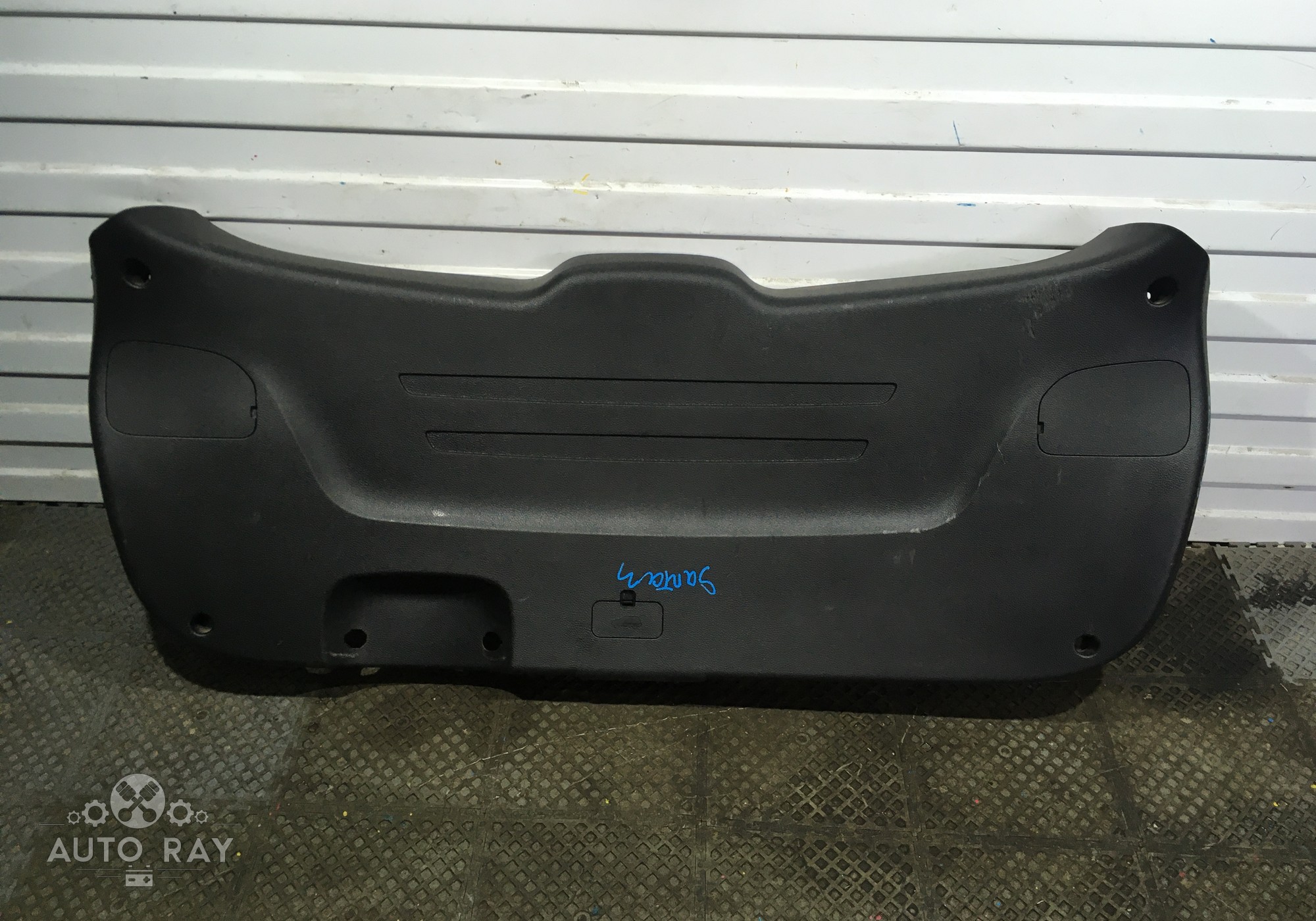 817504Z000RYN Обшивка двери багажника для Hyundai Santa Fe III (с 2012 по 2018)