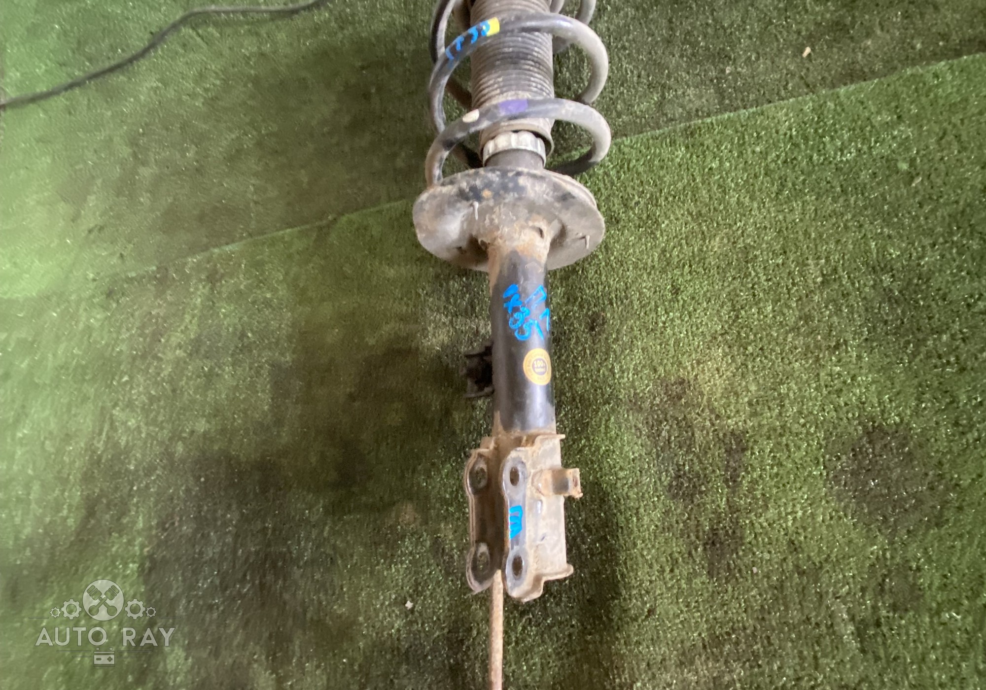 546513U010 Амортизатор передний левый